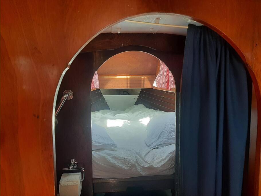 Cosy Sailingboat In Vlissingen Hotel Exterior photo